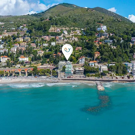 Attico Giancardi - Beachfront Sea-View Terrace Alassio
